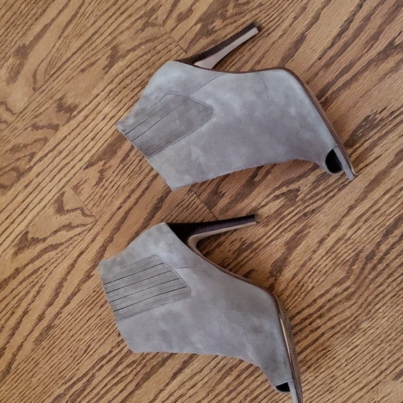 Open toe booties - Picture 2 of 5